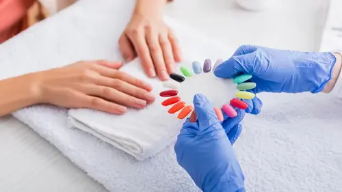 В этом году маникюрные салоны захватит новый тренд: примеры дизайнов