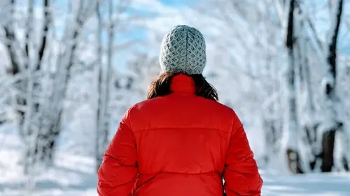 Открыт секрет идеального пуховика: какой наполнитель действительно не парит и не холодит