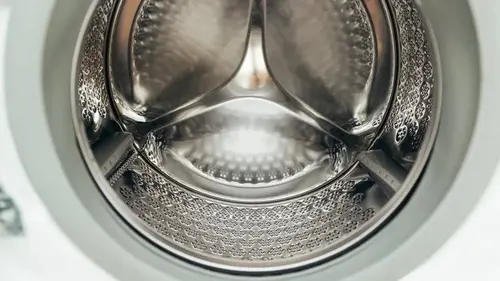 Забудьте о кондиционере: добавьте это в стиральную машину — и одежда будет пушистой и мягкой