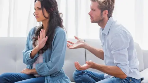 Почему люди остаются в несчастливых отношениях и «ждут любовь»: 4 причины