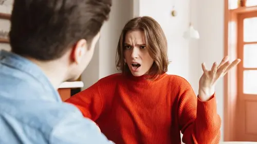 От «ты похудела» до «улыбнись»: 10 комплиментов из 80-х, которые уже считаются грубостью