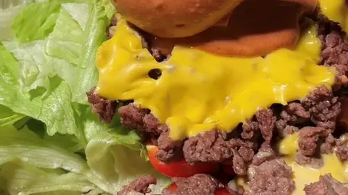 Забудьте о McDonald's: салат Чизбургер, который вкуснее любого бургера