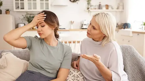 Почему дети отворачиваются от своих матерей: четыре главные причины