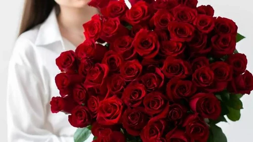 Цветы в честь Дня влюбленных: почему розы и сколько их должно быть