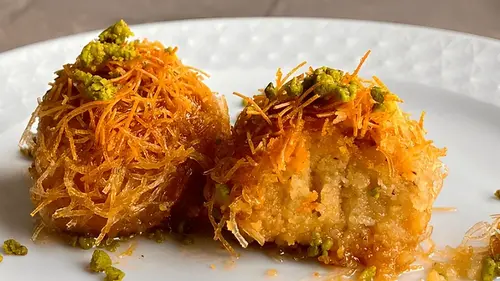 Как приготовить хрустящий снаружи и нежный внутри турецкий десерт, который влюбляет с первого кусочка