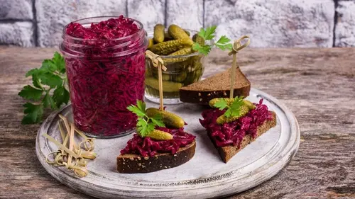 Закуска из свеклы с хреном: отличное дополнение к мясу и холодцу