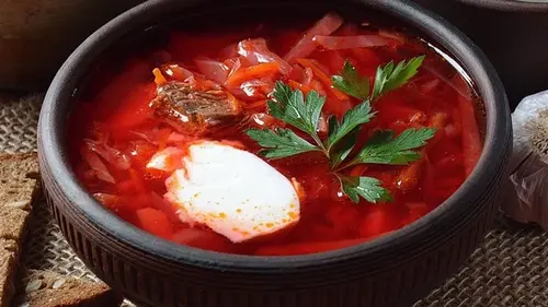 Что первым класть в борщ — картошку или капусту: профессиональные повара дали четкий ответ