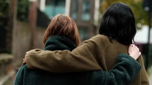 Токсичные подруги: какая дружба разрушает жизнь после 30 и 50 лет