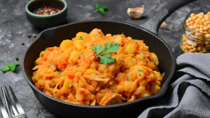 Постное меню: рецепт тушеной капусты с секретным ингредиентом