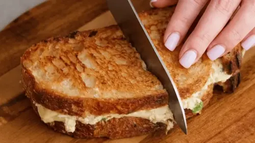 Как приготовить хрустящий сэндвич с курицей — рецепт для тех, кто любит вкусную еду