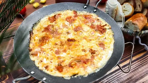 Как приготовить на сковороде пиццу из лаваша с яйцами