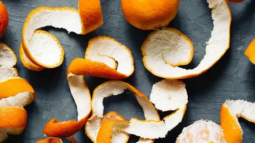 Как кожуру апельсина использовать на огороде: садовники раскрыли 4 способа