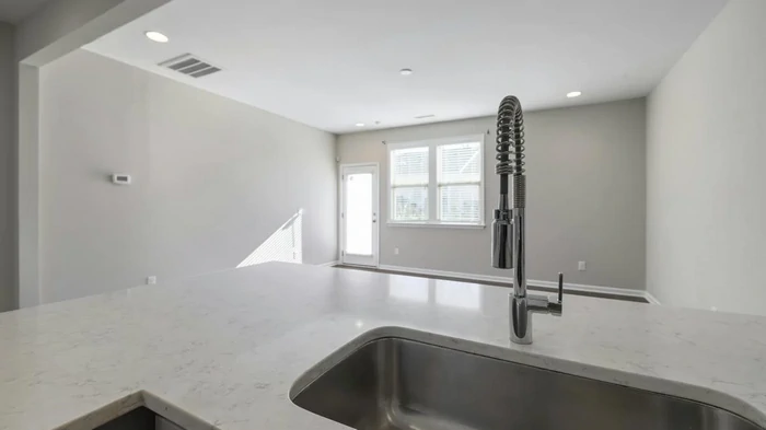 Как почистить раковину из нержавеющей стали: эксперт объяснила, что для этого нужно