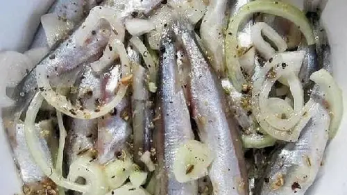 Как за копейки замариновать мойву, которая вкуснее любого деликат...