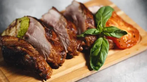 Лучший способ приготовить ребра: получаются сочными и с карамельной корочкой