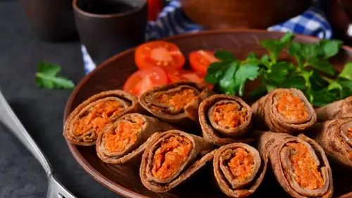 Печеночные блинчики с начинкой: рецепт яркой и сочной закуски