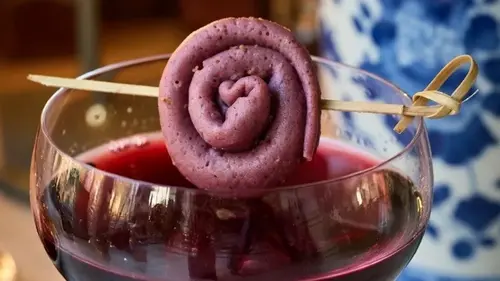 Блины из красного вина — необычный рецепт для атмосферного ужина