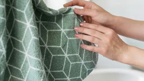 Худший способ развешивать полотенце: плесень в ванной гарантирова...