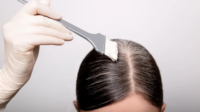 Как грациозно перейти к натуральной седине: пошаговая инструкция от известного стилиста