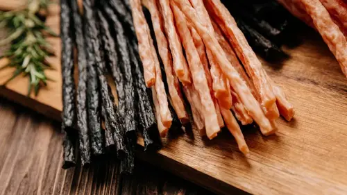 Полезны ли мясные палочки и вяленое мясо: диетологи объяснили все...