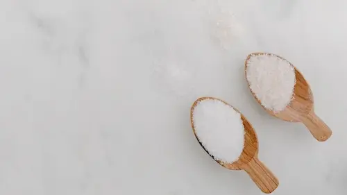 Сахар или соль: что сильнее разрушает ваше здоровье — эксперты ра...