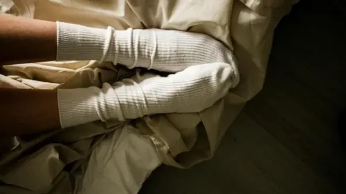 Даже самые старые станут белоснежными: этот метод вернет носкам п...