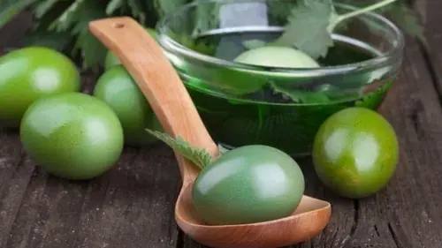 Оливковые яйца на Пасху-2026 – простой способ окрашивания