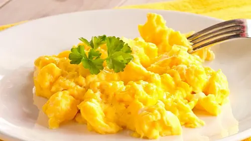 Приготовить идеальную яичницу-болтунью, как в ресторане, просто: вот 6...