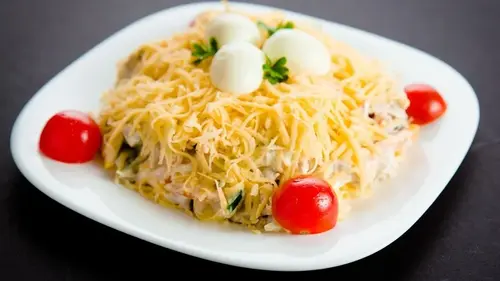 Салат из куриной печени с грибами яйцами и сыром: рецепт для праздничн...