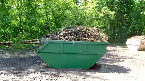 вывоз веток с дачного участка