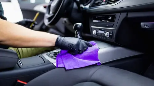 Как почистить салон авто в домашних условиях: от профессиональных сред...