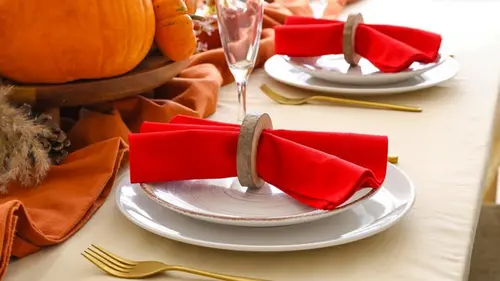 Люди, которые убирают за собой в ресторане, делают это отнюдь не из вежливости