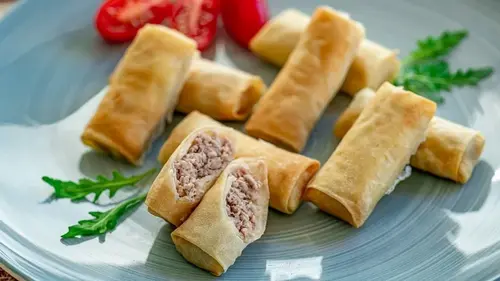 Вафельный рулет с фаршем: оригинальная закуска для праздничного стола