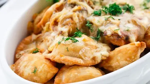 Пельмени с сыром и сметаной в духовке: оригинальный способ приготовить...