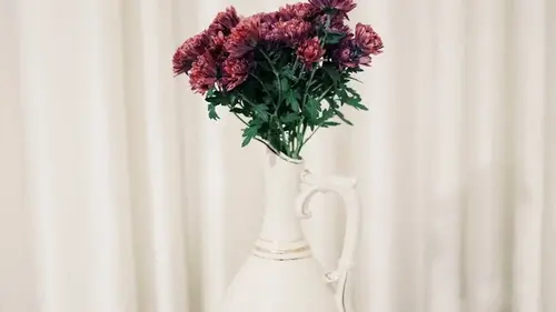 Зачем класть монету в вазу с цветами: неожиданный лайфхак, который про...