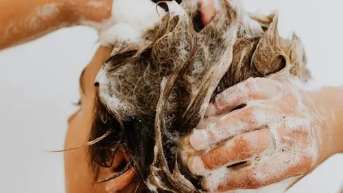 Чем помыть голову, чтобы волосы оставались чистыми до 7 дней: действенные методы наших бабушек