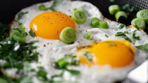 Шеф-повара рассказали, как приготовить идеальную яичницу: результат уд...
