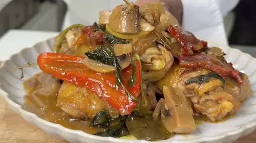 Курица с грибами и копченой грудкой — рецепт вкусного блюда