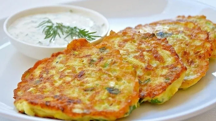 Самые вкусные оладьи из кабачков: очень простой рецепт