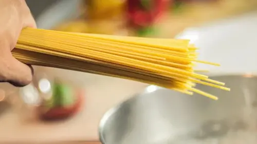 Что сделать, чтобы макароны не слипались и были в разы вкуснее: хитрый...