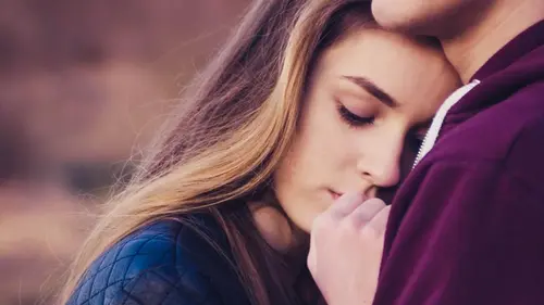 Эти 4 способа флирта, которыми твоя бабка покорила деда, до сих пор ра...