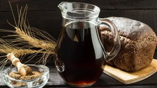 Как приготовить домашний хлебный квас: рецепт летнего напитка, как из ...