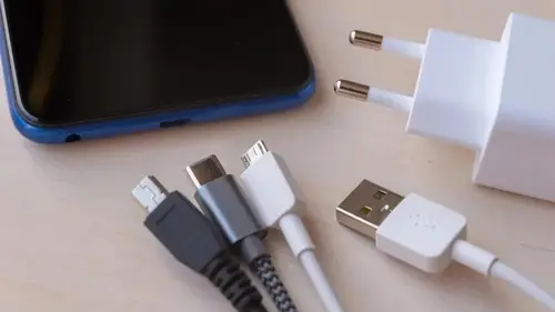 Названы 4 признака, что зарядное устройство для смартфона пора срочно ...