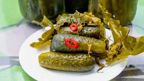 Можно ли есть соленые огурцы при похудении: вот что происходит с весом