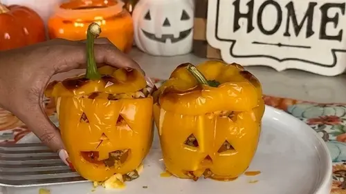 Фаршированные перцы к Хэллоуину: рецепт жутко вкусного ужина