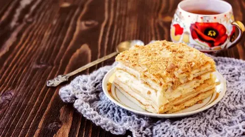 «Ленивый» Наполеон из готового слоеного теста: вкуснее, чем в кон...