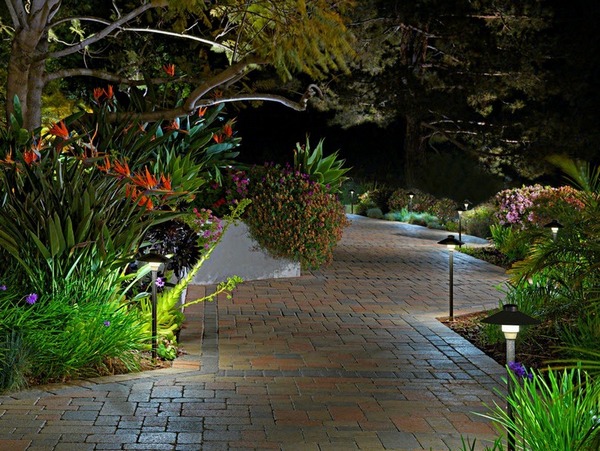 Как подобрать садово-парковые светильники к ландшафтному дизайну?
