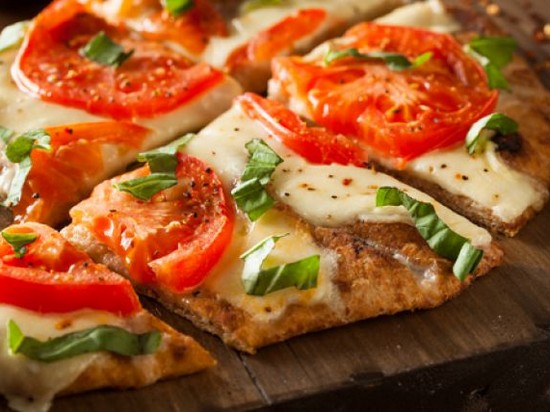 10 маленьких хитростей, как сделать пиццу полезнее без ущерба для вкуса