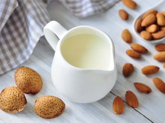 Как приготовить молоко из орехов (рецепт)
