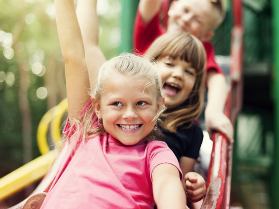 12 способов воспитать ребенка счастливым